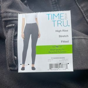 TIME and TRU Women’s Jegging Size:(XL 16-18)